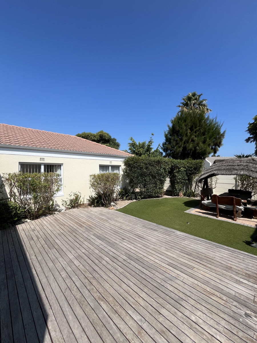 4 Bedroom Property for Sale in Sunningdale Western Cape